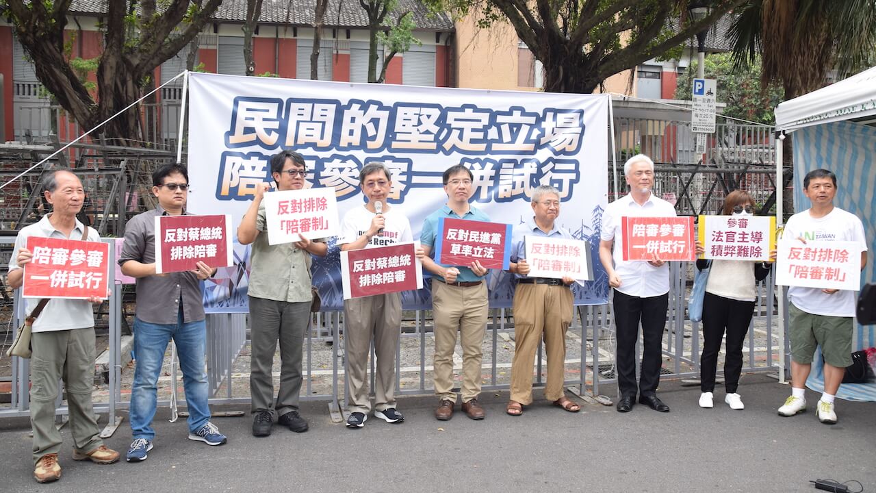專家學者來相助 兩案援聲啼不住～靜坐抗議立院臨時會排入國民參審法案第17天 - 財團法人民間司法改革基金會
